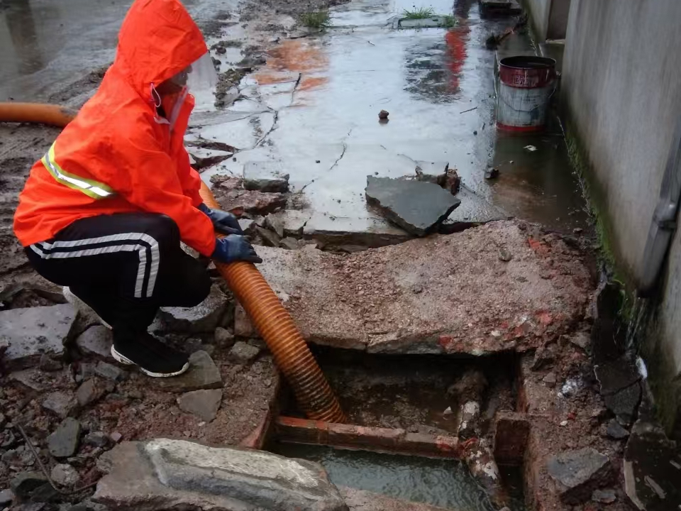 大丰镇专业清理污水池 炜誉市政以规范流程守护城市 “肠道”