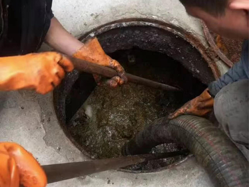 大丰镇清理化粪池时如何避免沼气的危害?